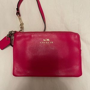✨Coach Wristlet/Wallet✨